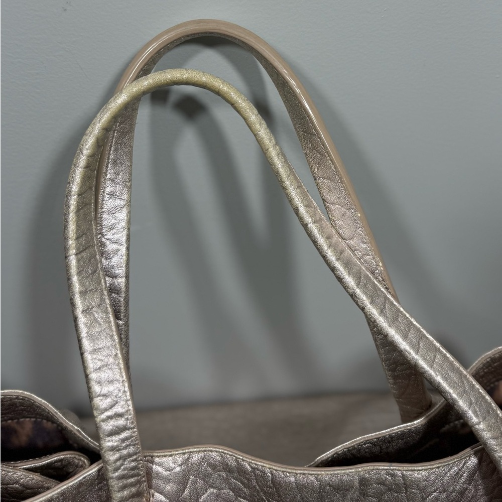 Stuart Weitzman Gold/Silver Pebbled Leather Textured Tote Bag - Picture 2 of 16